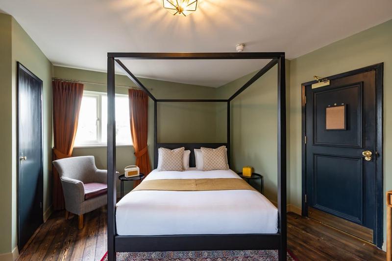 The Bear Hotell Bath Exteriör bild