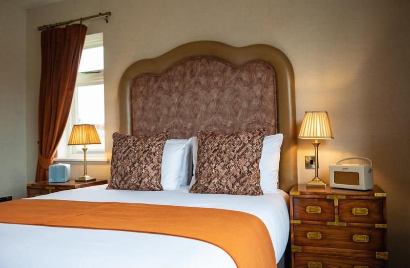 The Bear Hotell Bath Exteriör bild